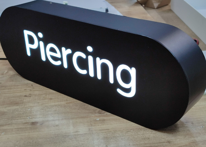 ➤ Лайтбокс вывеска, световой короб купить недорого Киев ✔️ Лучшая цена высокое качество ✔️Любая форма, дизайн, изготовление, доставка по Украине, монтаж